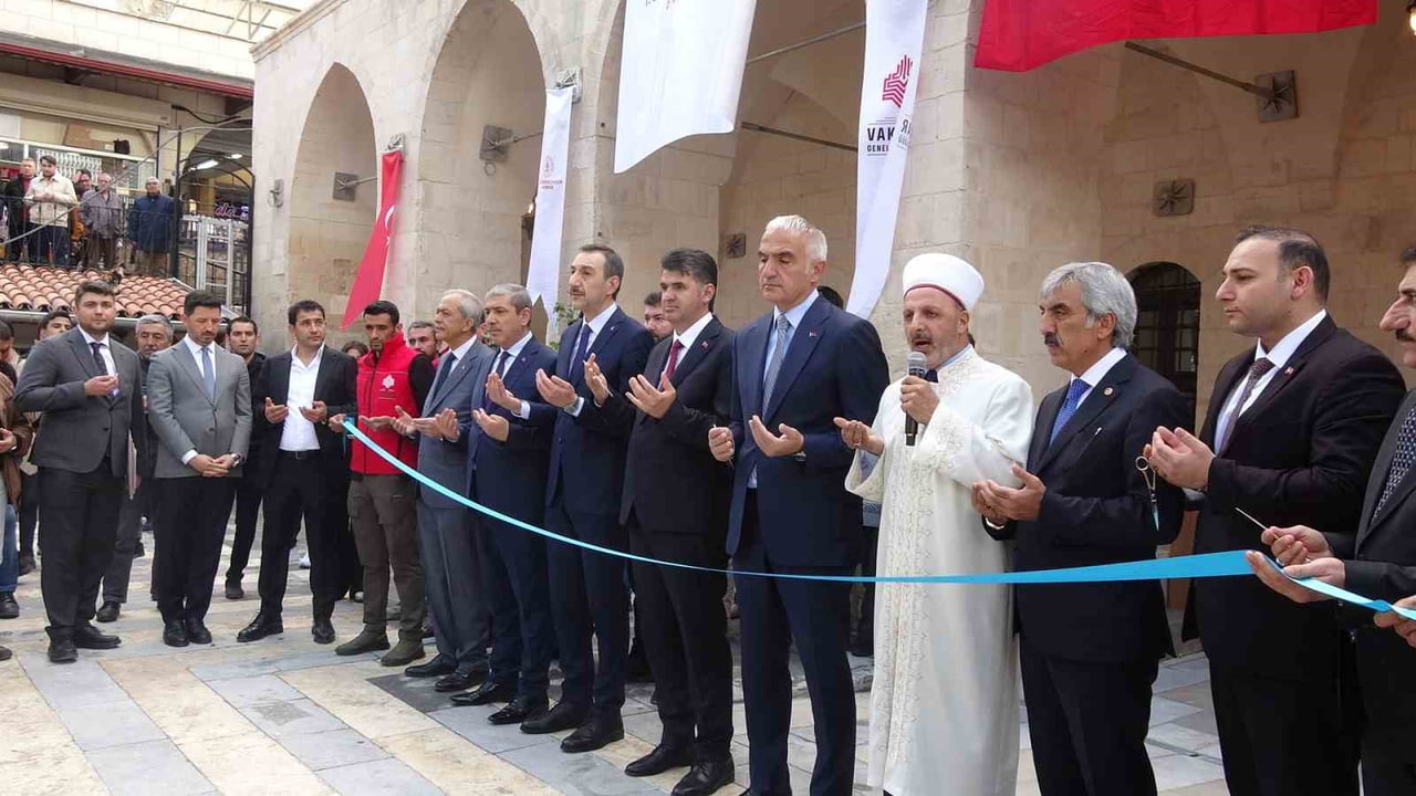 KİLİS’TE 6 ŞUBAT DEPREMİNDE HASAR GÖREN 3 VAKIF ESERİ İBADETE AÇILDI