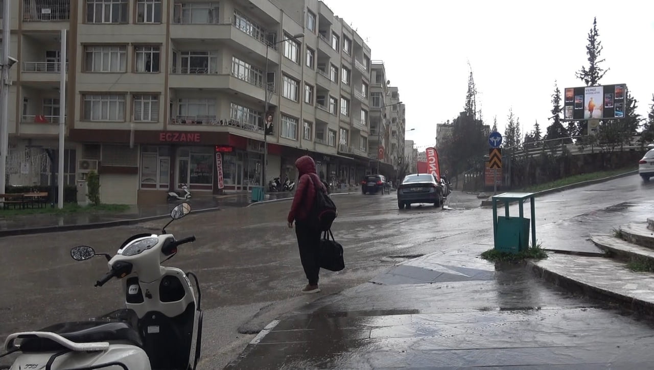 KİLİS’TE KUVVETLİ YAĞIŞ  ETKİLİ OLDU