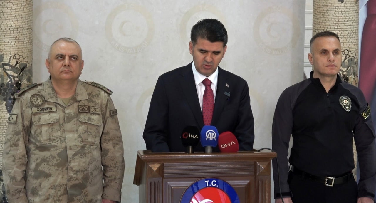 KİLİS VALİSİ ÖMER KALAYLI (ORTADA) 2026 YILI OCAK-ŞUBAT-MART DÖNEMİNE İLİŞKİN GÜVENLİK VERİLERİNİ...