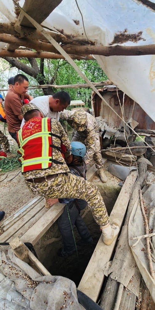KIRGIZİSTAN’DA 65 YAŞINDAKİ ADAM 18 METRE DERİNLİĞİNDEKİ KUYUDA 16 GÜN BOYUNCA MAHSUR...