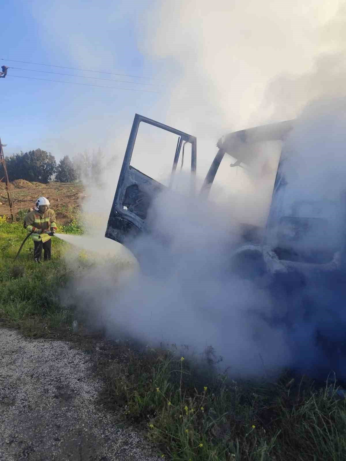 KIRIKHAN'DA ARAÇ YANGINI