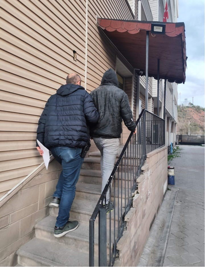 KIRIKKALE'DE HAKKINDA "MÜSTEHCEN YAYINLARI YAYINLAMAK" SUÇUNDAN KESİNLEŞMİŞ HAPİS CEZASI BULUNAN...