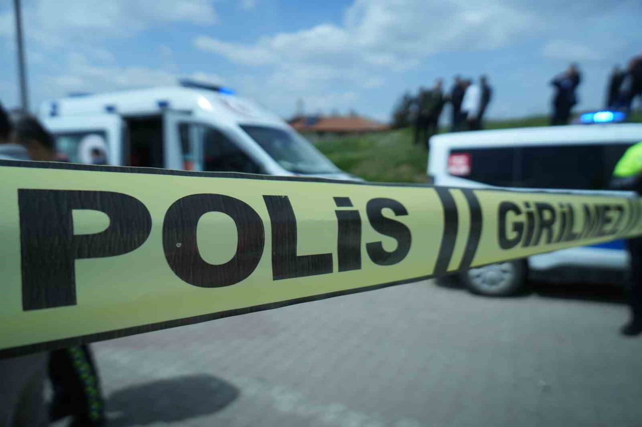 KIRIKKALE'DE KASKSIZ KULLANDIĞI ELEKTRİKLİ MOTOSİKLETLE BAHÇE DUVARINA ÇARPAN 74 YAŞINDAKİ SÜRÜCÜ...