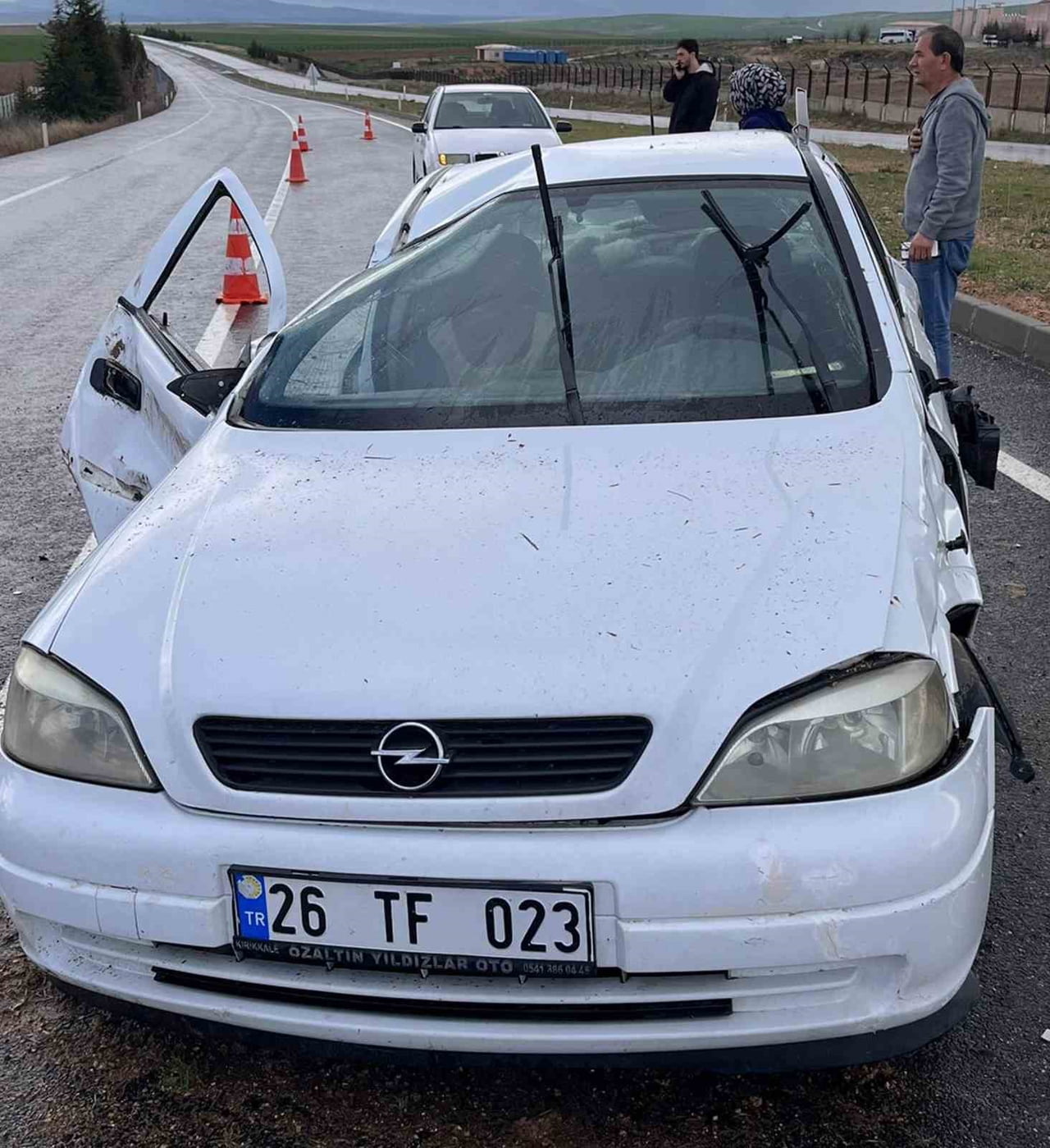KIRIKKALE'DE KONTROLDEN ÇIKAN OTOMOBİLİN TAKLA ATTIĞI KAZADA 2 KİŞİ YARALANDI.