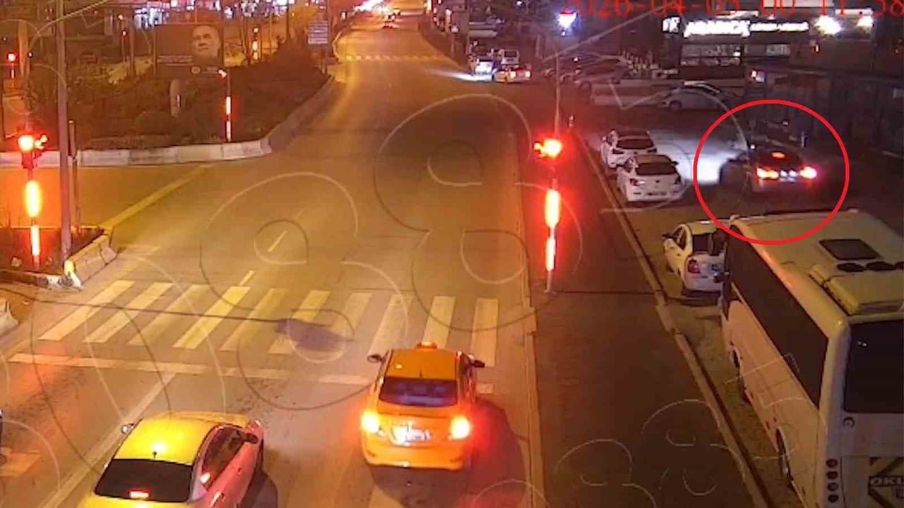 KIRIKKALE'DE POLİSİN "DUR" İHTARINA UYMAN ALKOLLÜ SÜRÜCÜ, YAKALANDIKTAN SONRA ÇIKAN ARBEDEDE 3...