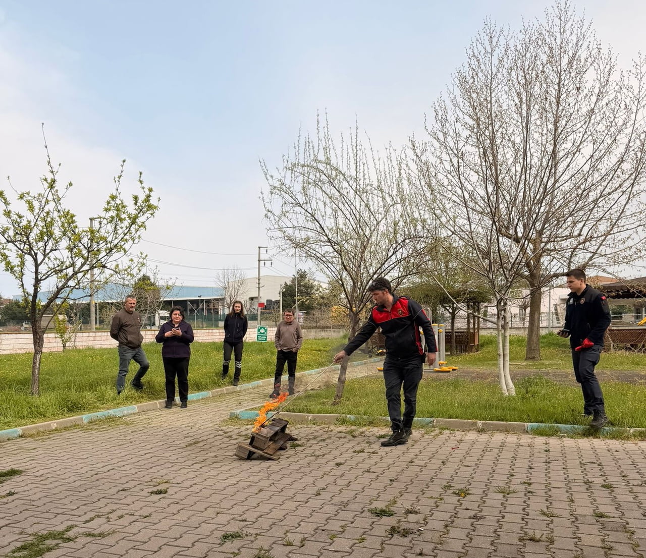 KIRKLARELİ'NİN LÜLEBURGAZ İLÇESİNDE HUZUREVİ SAKİNLERİ VE PERSONELLERİNE "UYGULAMALI YANGIN...