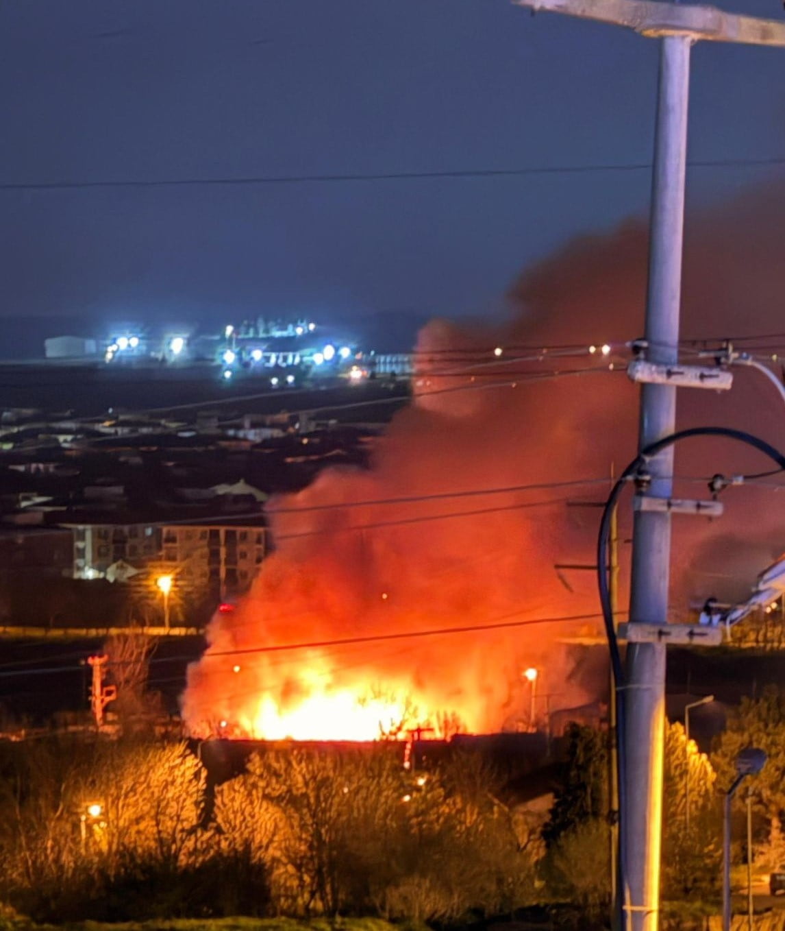 KIRKLARELİ'NİN LÜLEBURGAZ İLÇESİNDE SABAH SAATLERİNDE ÇIKAN YANGIN, BÖLGEDE KISA SÜRELİ PANİĞE...
