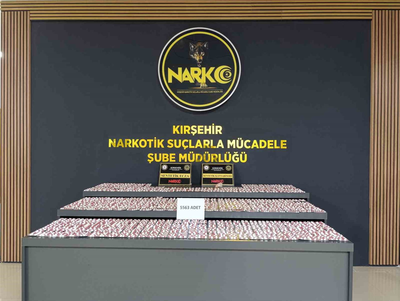 KIRŞEHİR'DE POLİS ZEHİR TACİRLERİNİN OPERASYON YAPTIĞI YÜZLERCE SENTETİK HAP ELE...