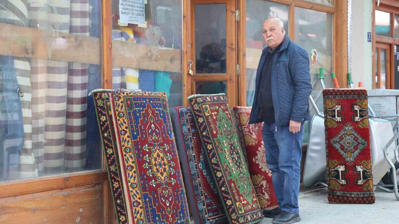 KIRŞEHİR’DE HAVALARIN ISINMASI VE İLKBAHARIN KENDİNİ HİSSETTİRMESİYLE BİRLİKTE ÇADIRCILAR, HASIR...