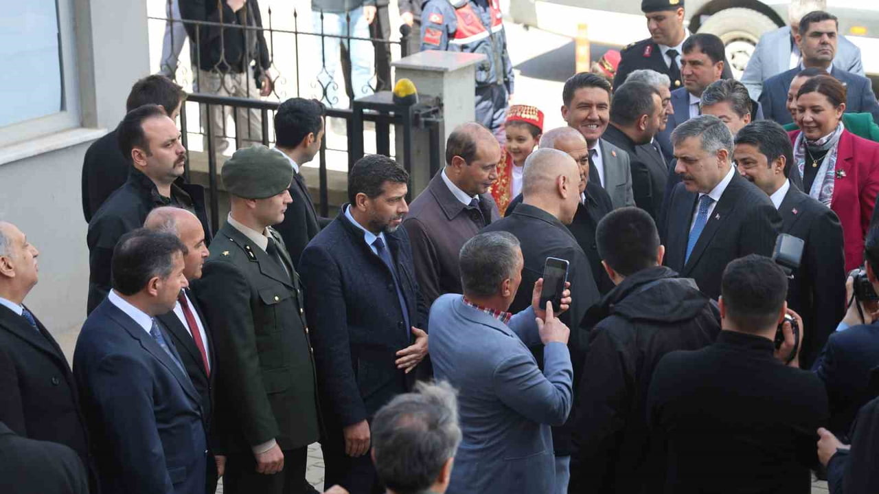 KIRŞEHİR TEMASLARININ ARDINDAN UZUN SÜRE KAYMAKAMLIK YAPTIĞI KAMAN İLÇESİNE GİDEN İÇİŞLERİ BAKANI...