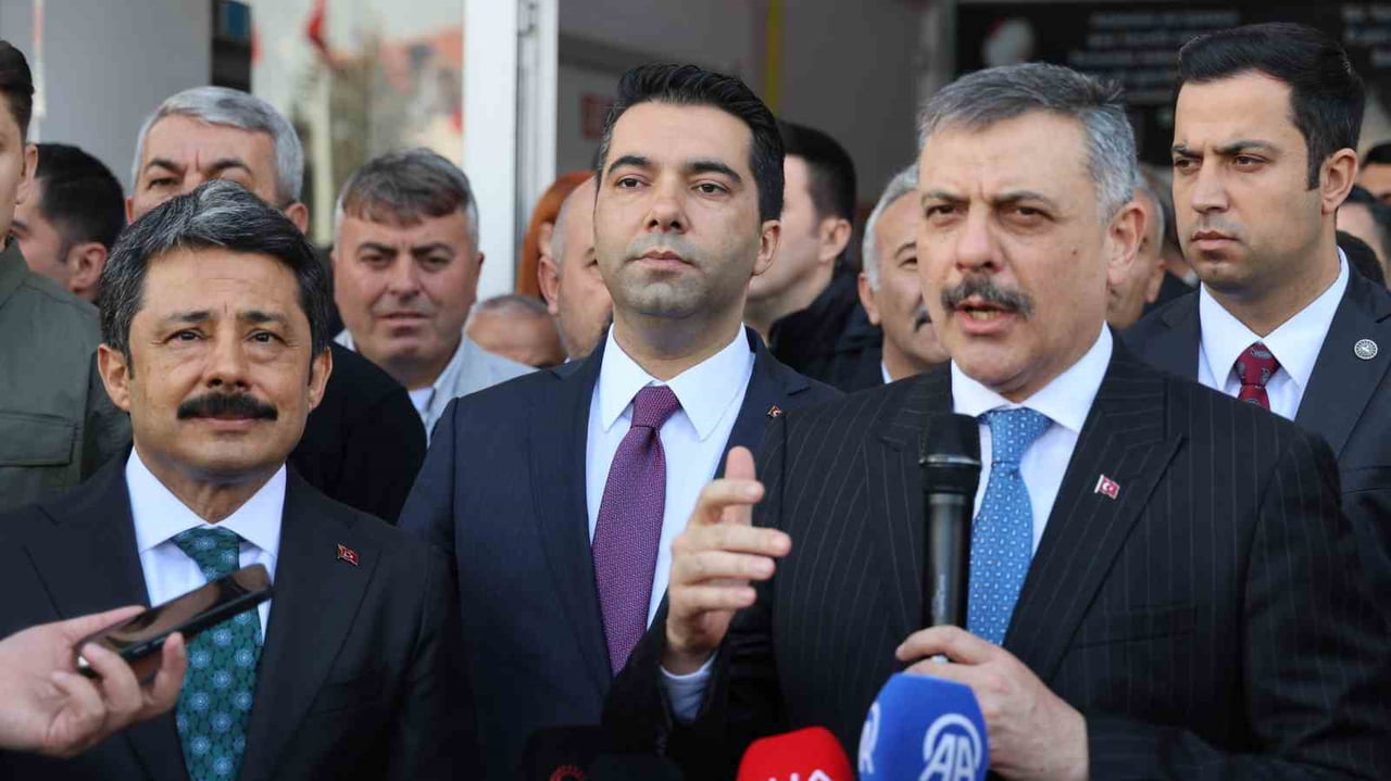 KIRŞEHİR TEMASLARININ ARDINDAN UZUN SÜRE KAYMAKAMLIK YAPTIĞI KAMAN İLÇESİNE GİDEN İÇİŞLERİ BAKANI...