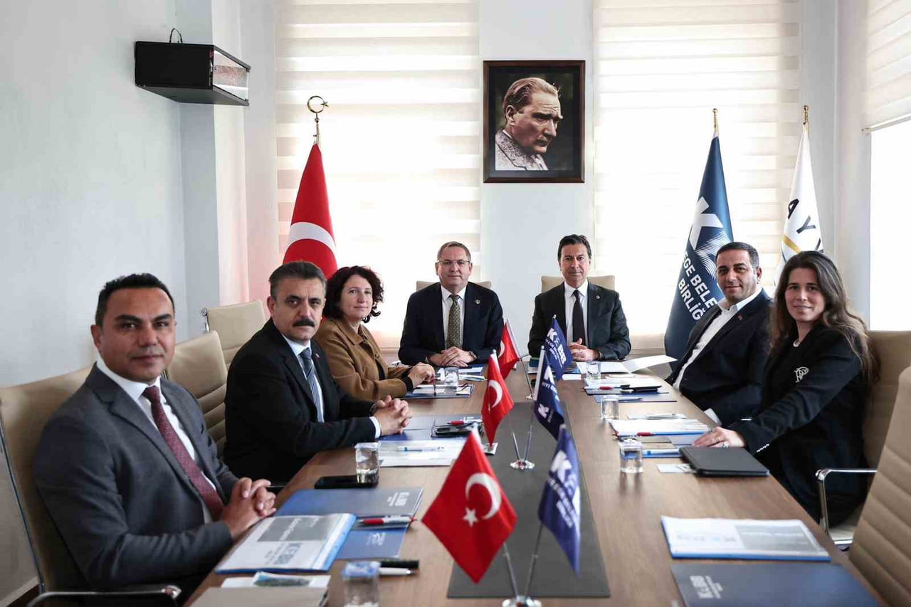 KIYI EGE BELEDİYELER BİRLİĞİ ENCÜMEN TOPLANTISI, AYVALIK BELEDİYE BAŞKANI MESUT ERGİN’İN EV...