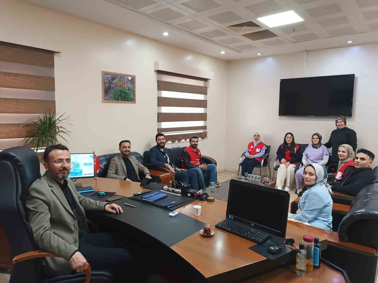 KIZILAY HEYETİNDEN ANLAMLI HASTANE ZİYARETİ