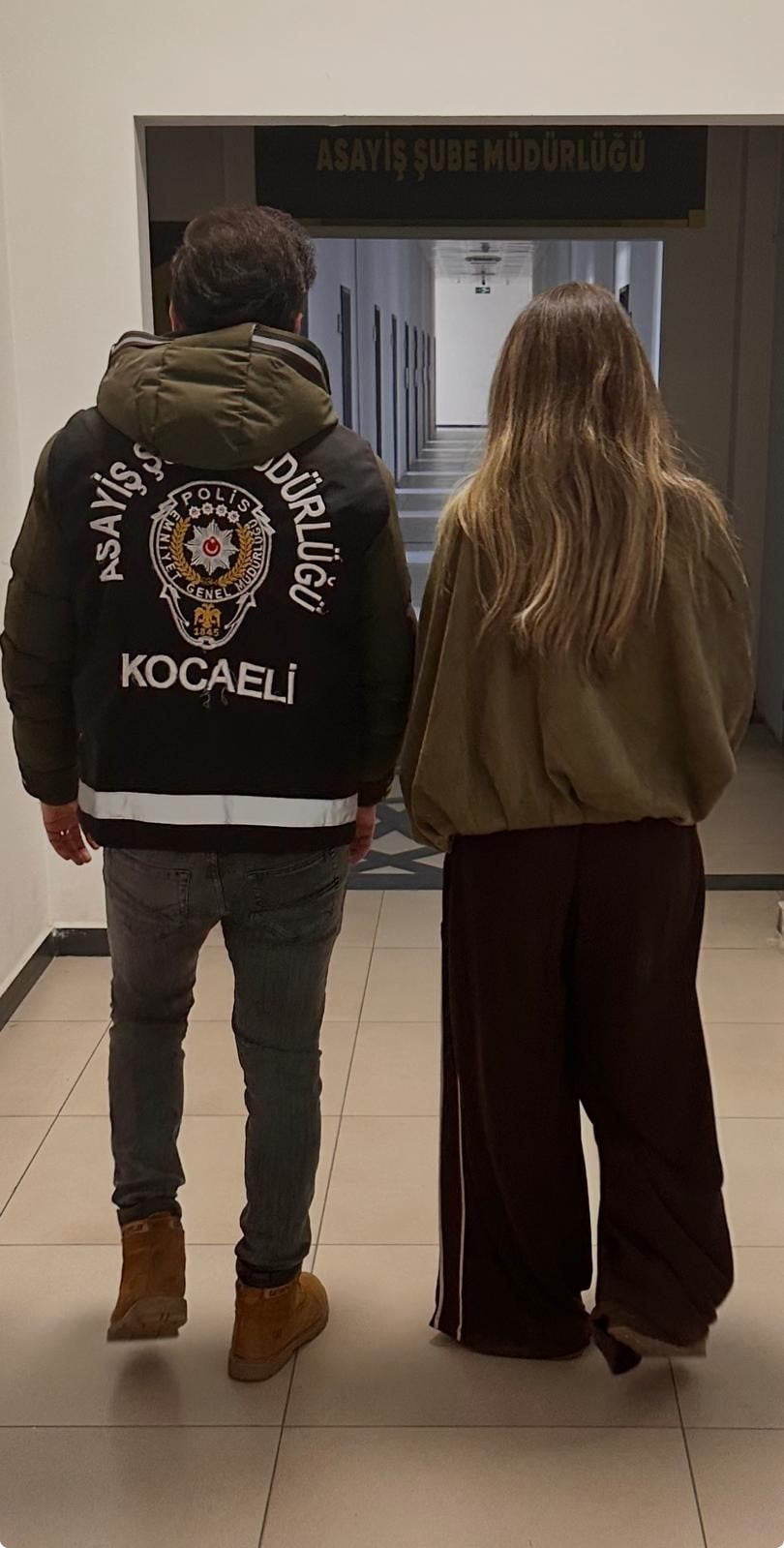 KOCAELİ'DE 35 AYRI KREDİ KARTI SUÇUNDAN TOPLAM 35 YIL 9 AY HAPİS CEZASI BULUNAN KADIN, SAHTE...