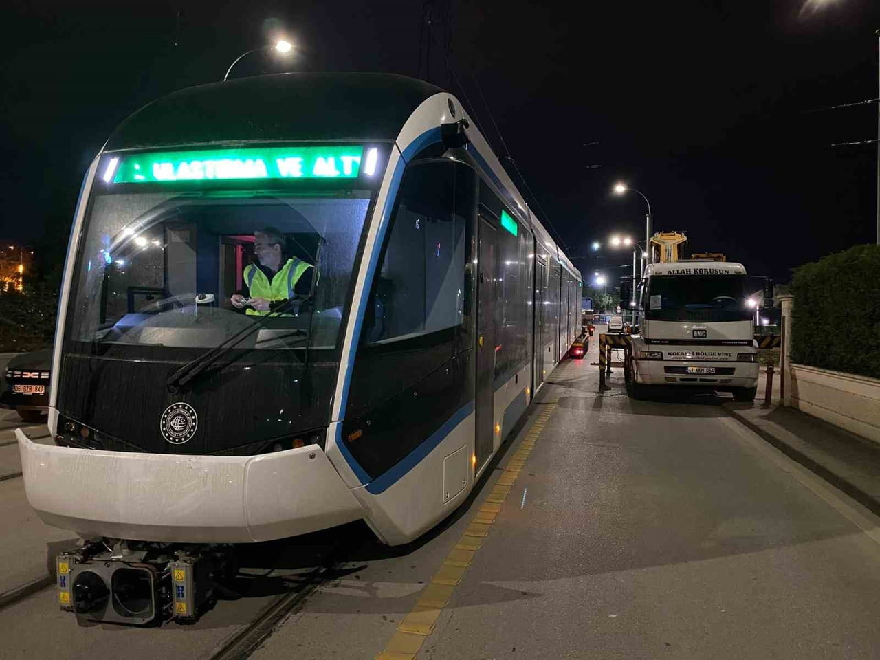 KOCAELİ'DE ARTAN YOLCU TALEBİNE YANIT VERMEK AMACIYLA FİLOYA KATILAN 5 YENİ TRAMVAYIN SONUNCUSU DA...