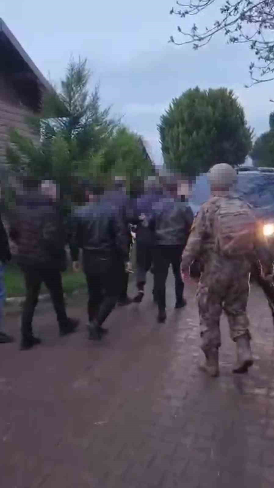 KOCAELİ'DE KASTEN ÖLDÜRME SUÇUNDAN MÜEBBET HAPİS CEZASI BULUNAN VE 4 YILDIR FİRARİ OLAN HÜKÜMLÜ...