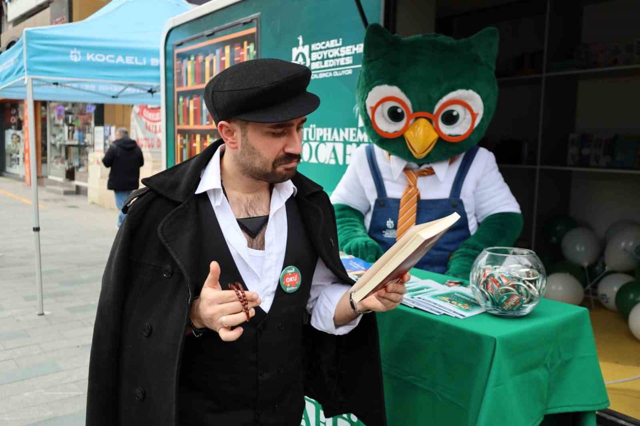 KOCAELİ'DE KÜTÜPHANE HAFTASI ETKİNLİKLERİ KAPSAMINDA DÜZENLENEN "ROMAN KAHRAMANLARI İZMİT'TE"...