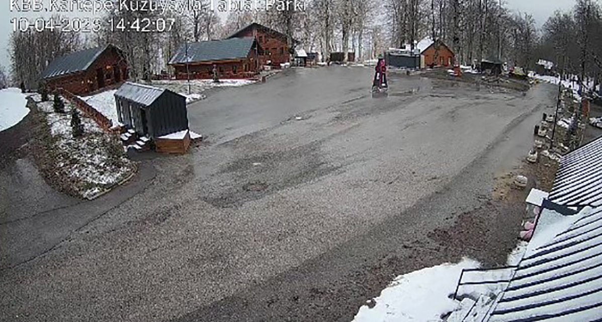 KOCAELİ'DE NİSAN AYINDA ANİDEN BASTIRAN KARLA KARIŞIK YAĞMUR VE KISA SÜRELİ KAR YAĞIŞI, KENTTE...