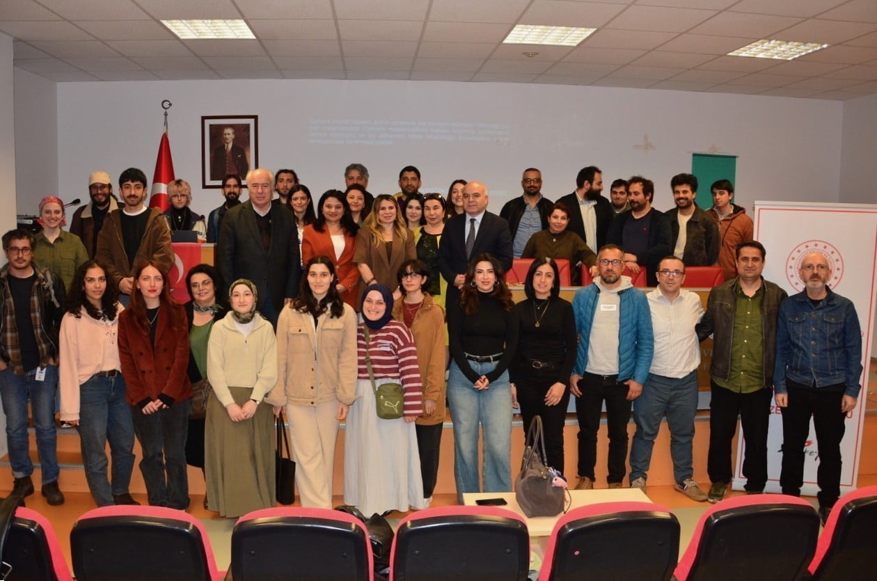 KOCAELİ'DE OSMANLI MEZAR TAŞLARININ TARİHSEL VE KÜLTÜREL DERİNLİĞİ MASAYA YATIRILDI. UZMAN SANAT...