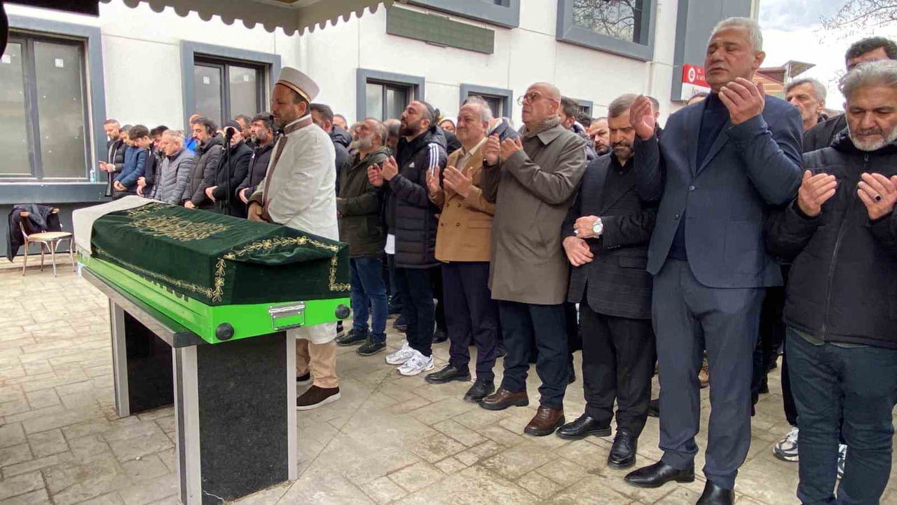 KOCAELİ'NİN BAŞİSKELE İLÇESİNDE ÇALIŞTIĞI FABRİKANIN LASTİK SARMA MAKİNESİNE SIKIŞARAK HAYATINI...