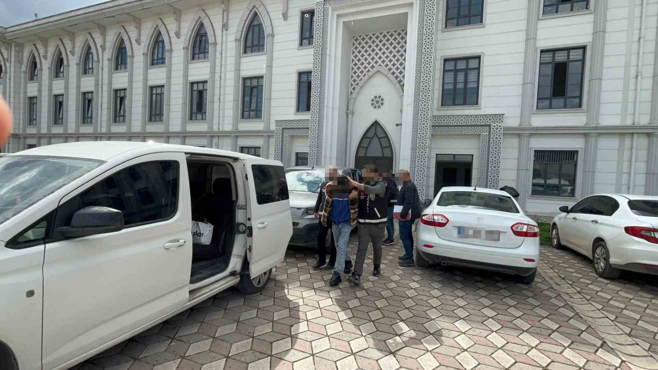 KOCAELİ'NİN BAŞİSKELE İLÇESİNDE YAKLAŞIK 200 BİN LİRA DEĞERİNDE KABLO ÇALDIĞI BELİRLENEN 2...