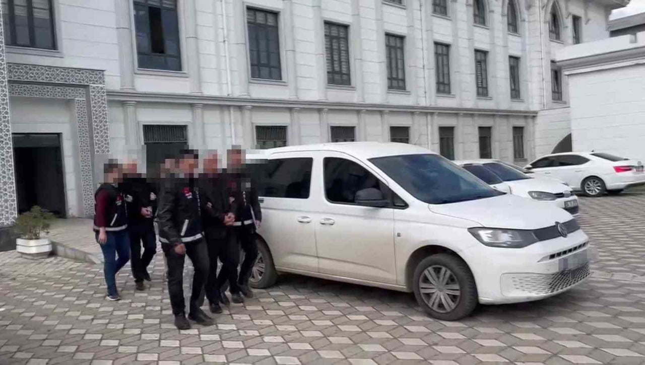 KOCAELİ'NİN İZMİT İLÇESİNDE BİR EĞLENCE MEKANINA DÜZENLENEN VE 3 KİŞİNİN HAYATINI KAYBETTİĞİ...