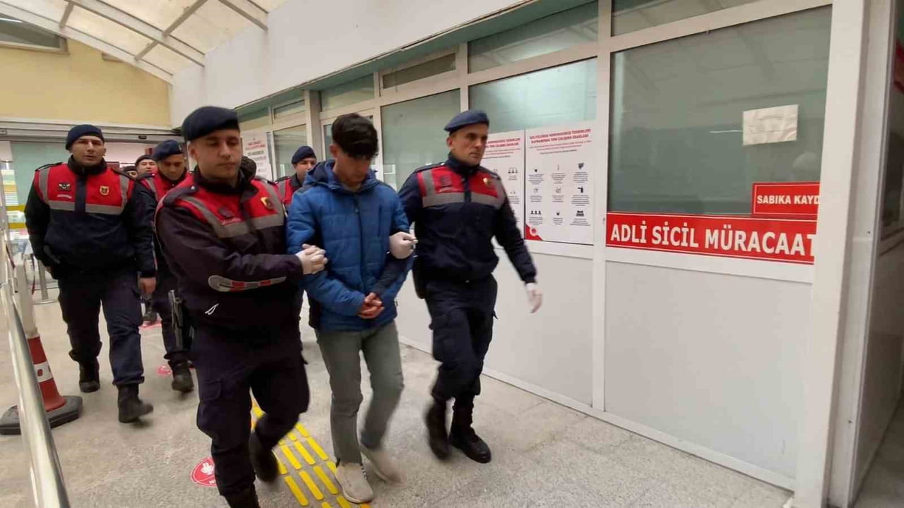 KOCAELİ'NİN KARTEPE İLÇESİNDE ORMANLIK ALANDAKİ KULÜBEDE BERBERİ BALTA VE KÜREKLE ÖLDÜRDÜKLERİ...