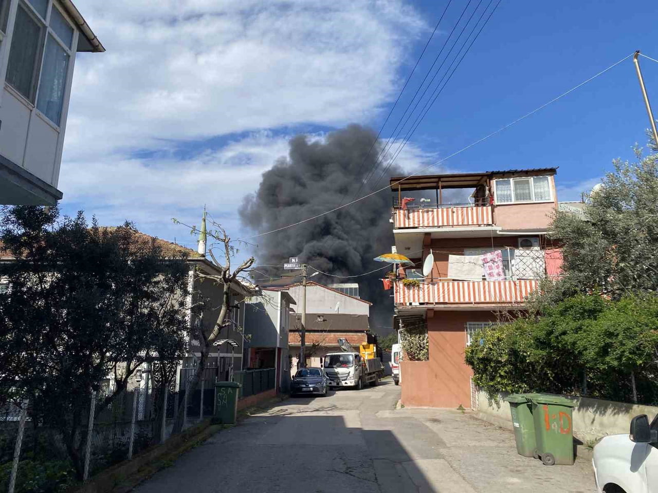 KOCAELİ'NİN KÖRFEZ İLÇESİNDE PLASTİK VE PROMOSYON FABRİKASINDA ÇIKAN YANGIN, İTFAİYE EKİPLERİNİN...