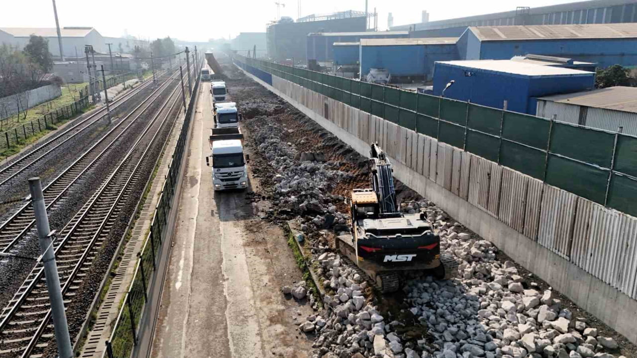 KOCAELİ BÜYÜKŞEHİR BELEDİYESİ, GEBZE BÖLGESİNDEKİ 4 İLÇEYİ KAPSAYAN KAPSAMLI YOL YAPIM İŞİ İÇİN 5...