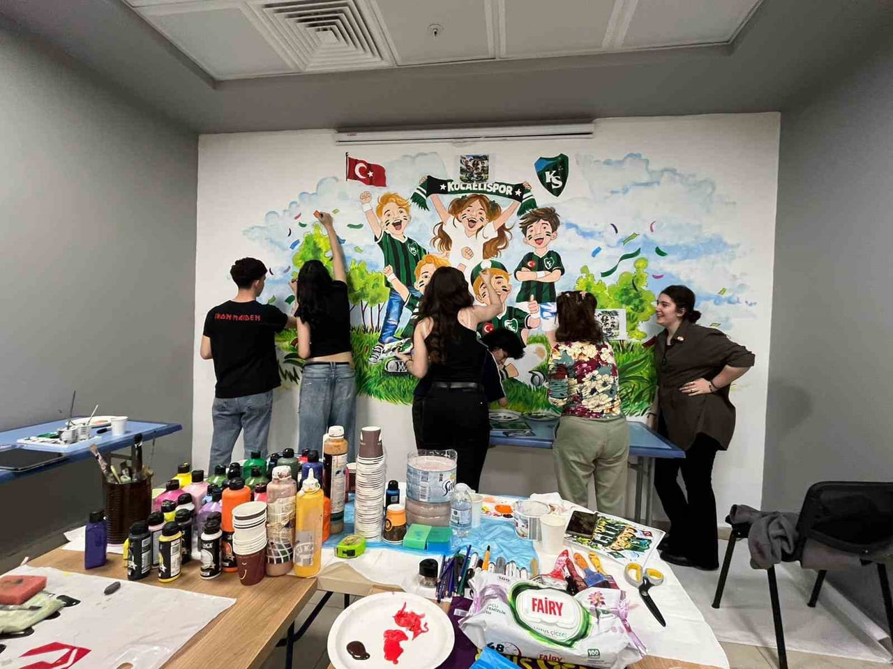 KOCAELİ GÜZEL SANATLAR LİSESİ ÖĞRETMEN VE ÖĞRENCİLERİ, KOCAELİ STADYUMU SEREMONİ ODASI’NDA...