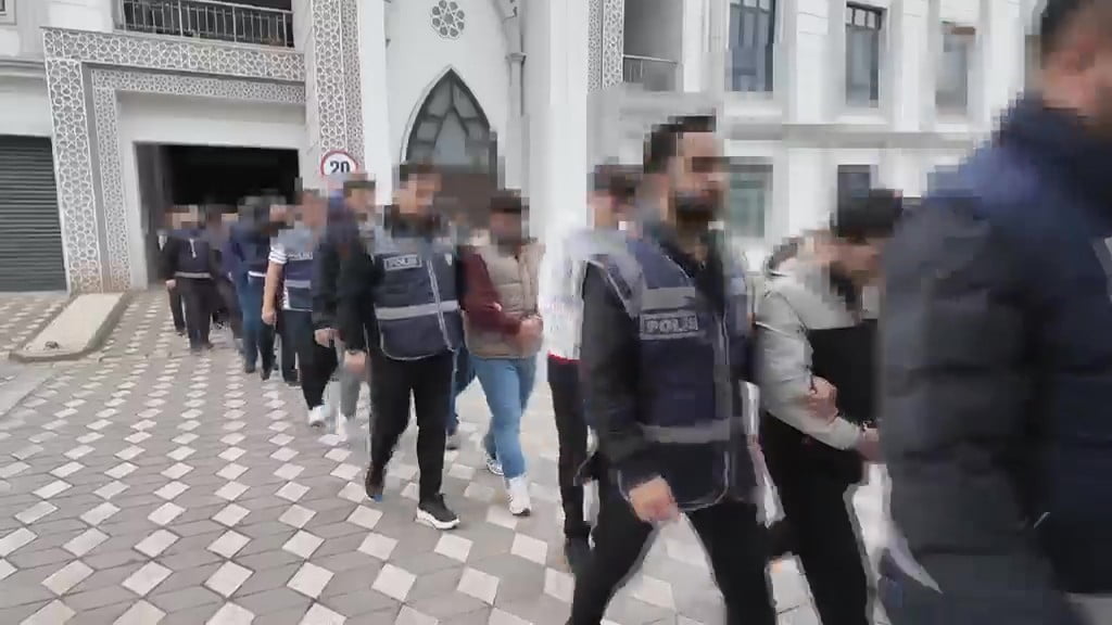 KOCAELİ MERKEZLİ 9 İLDE DÜZENLENEN OPERASYONDA, KRİPTO YATIRIM VAADİYLE İNDİRTİLEN SAHTE UYGULAMA...