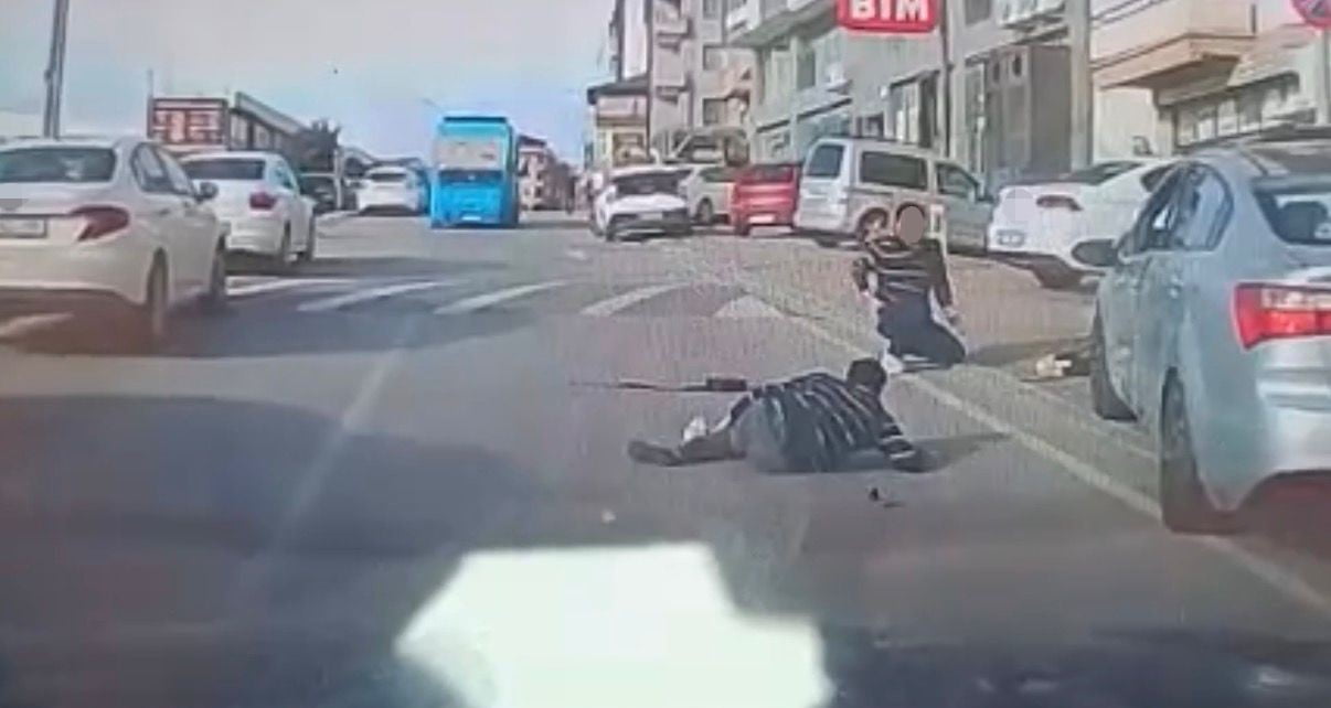 KOCAELİ’NİN ÇAYIROVA İLÇESİNDE DİREKSİYON BAŞINDA UYUDUĞU İDDİA EDİLEN SÜRÜCÜNÜN KULLANDIĞI...