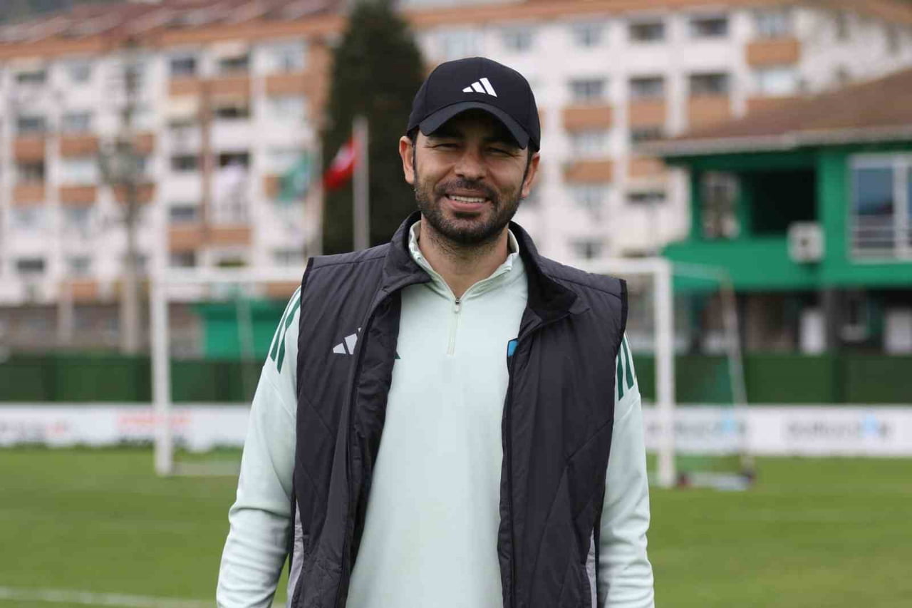 KOCAELİSPOR TEKNİK DİREKTÖRÜ SELÇUK İNAN, "FUTBOLU BIRAKACAK OLMAK DENİZİN DIŞINDA BALIK OLMAK...