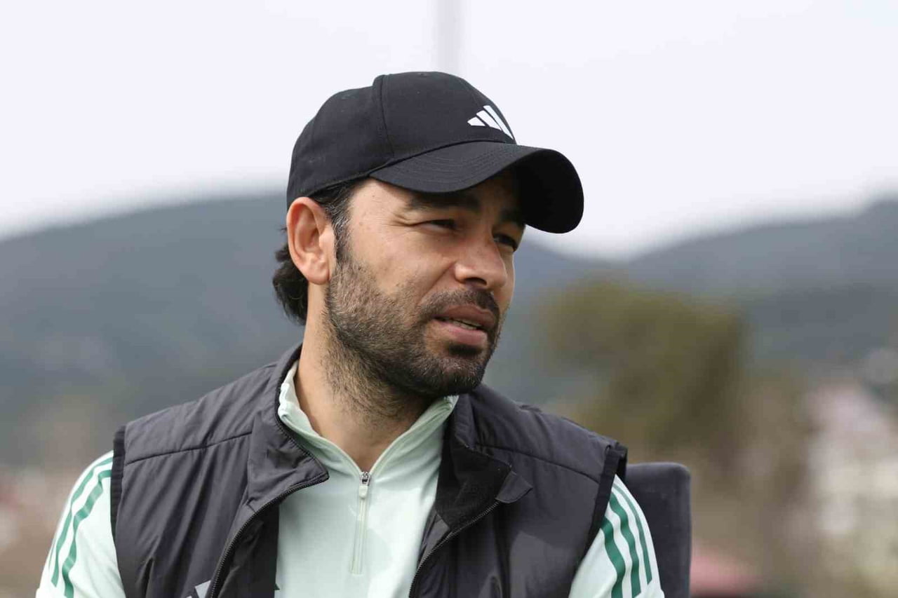 KOCAELİSPOR TEKNİK DİREKTÖRÜ SELÇUK İNAN, "HOCALIK BENİ DAHA HIZLI OLGUNLAŞTIRDI. BAŞLADIĞIM...