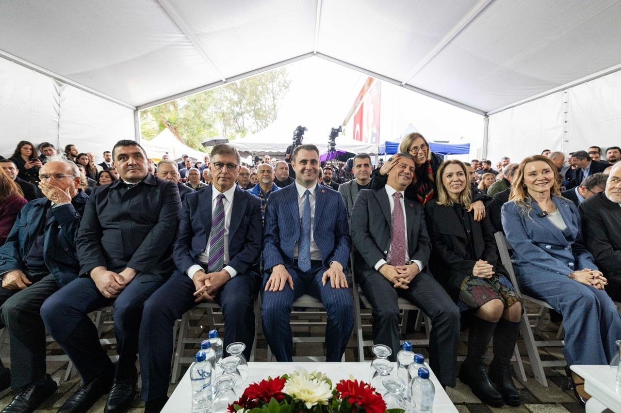 KONAK BELEDİYESİ FERDİ ZEYREK GENÇLİK MERKEZİ, CUMHURİYET HALK PARTİSİ GENEL BAŞKANI ÖZGÜR ÖZEL VE...