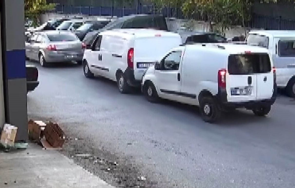 KONYA'DA DRİFT ATARKEN KONTROLDEN ÇIKAN OTOMOBİL KAZA YAPTI. SANAYİ SİTESİNDEKİ SOKAKTA MEYDANA...