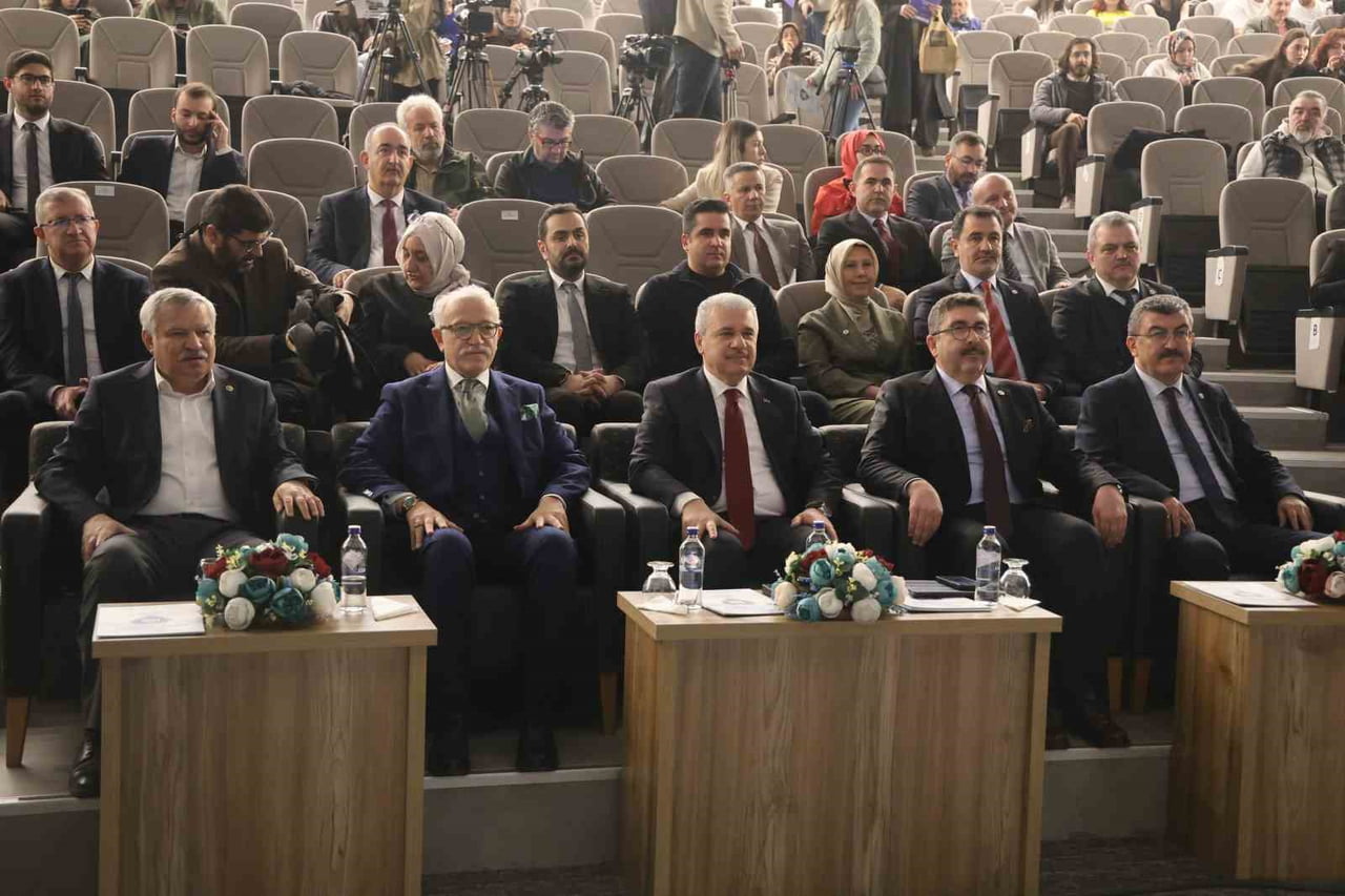 KONYA'DA HUKUKİ ARAŞTIRMALAR DERNEĞİ (HUDER) TARAFINDAN DÜZENLENEN 'AİLENİ KORU: SANAL BAHİSLE...