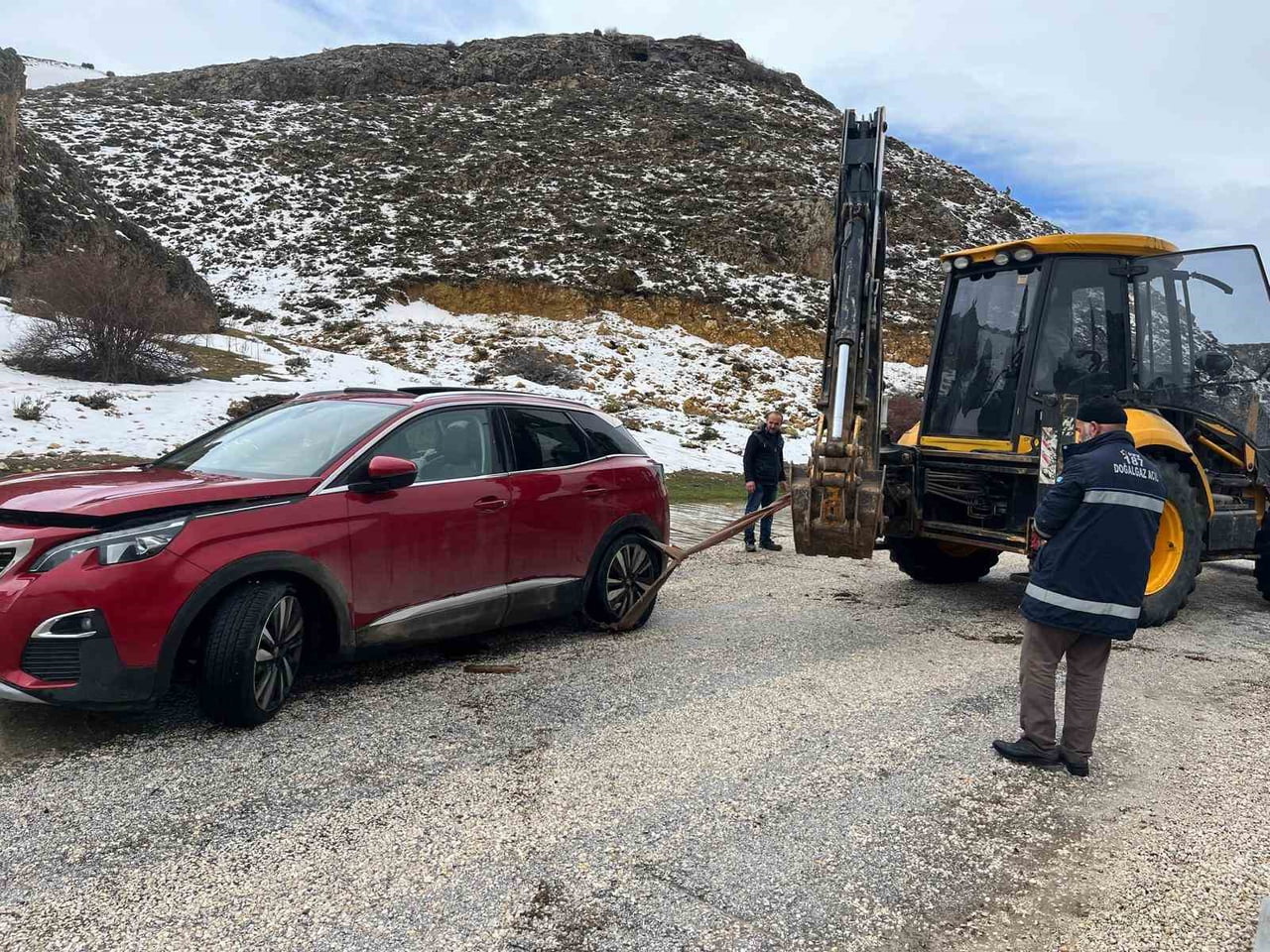 KONYA'NIN HADİM İLÇESİNDE ETKİLİ OLAN KAR YAĞIŞI VE SAĞANAK, YAYLA YOLUNU ADETA GÖLE ÇEVİRDİ. GÖLE...