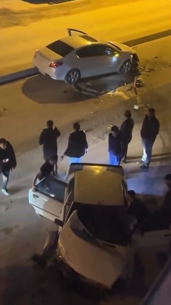 KONYA'NIN KARAPINAR İLÇESİNDE EHLİYETSİZ SÜRÜCÜNÜN KONTROLÜNDEN ÇIKAN ARAÇ KARŞI ŞERİDE GEÇEREK...