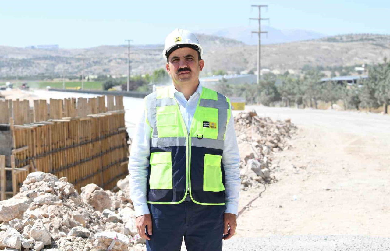 KONYA BÜYÜKŞEHİR BELEDİYE BAŞKANI UĞUR İBRAHİM ALTAY, "EKİPLERİMİZ, YÜZEYE ÇIKMAYAN FİZİKİ SU...