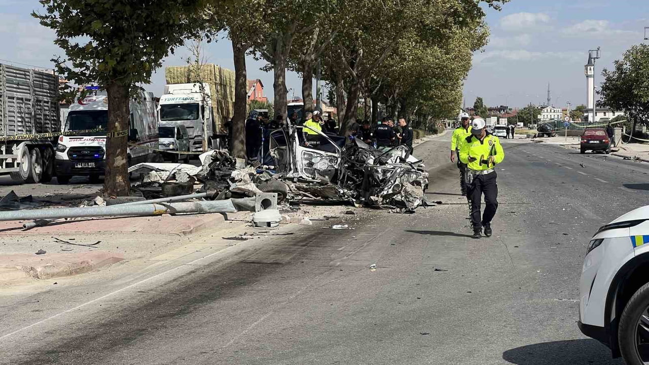 KONYA’DA KIRMIZI IŞIKTA BEKLEYEN OTOMOBİLE ARKADAN 229 KİLOMETRE HIZLA ÇARPARAK MEVLÜT KÜLCÜ...