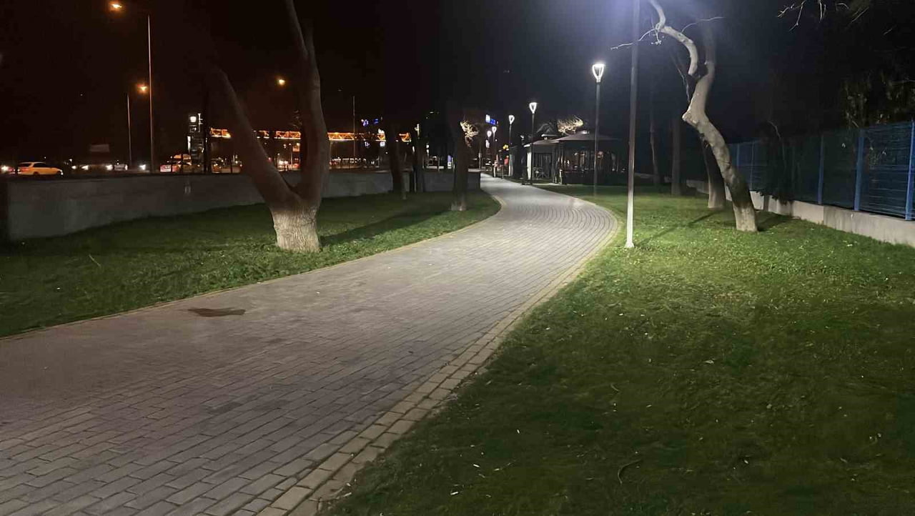 KONYA’DA PARKTA OTURAN İKİ GRUP ARASINA ÇIKAN KAVGADA ÜÇ KİŞİ BIÇAKLANARAK YARALANDI. YARALILAR...