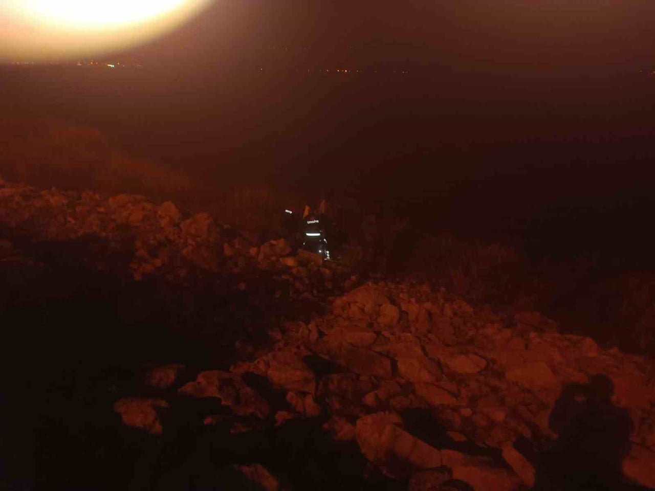 KONYA-ISPARTA KARAYOLUNDA MEYDANA GELEN KAZADA, KONTROLDEN ÇIKAN OTOMOBİL GÖL KENARINA SAVRULDU....