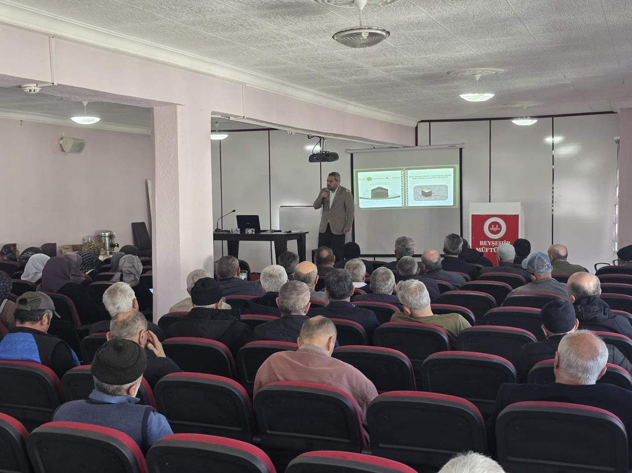 KONYA’NIN BEYŞEHİR İLÇESİNDE, KUTSAL TOPRAKLARA GİTMEYE HAZIRLANAN HACI ADAYLARINA YÖNELİK...