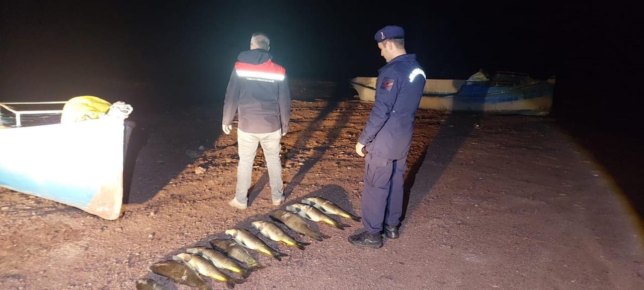 KONYA’NIN BEYŞEHİR İLÇESİNDE, SÜREN AV YASAĞINA RAĞMEN KAÇAK AVCILIK YAPANLARA YÖNELİK YAPILAN...