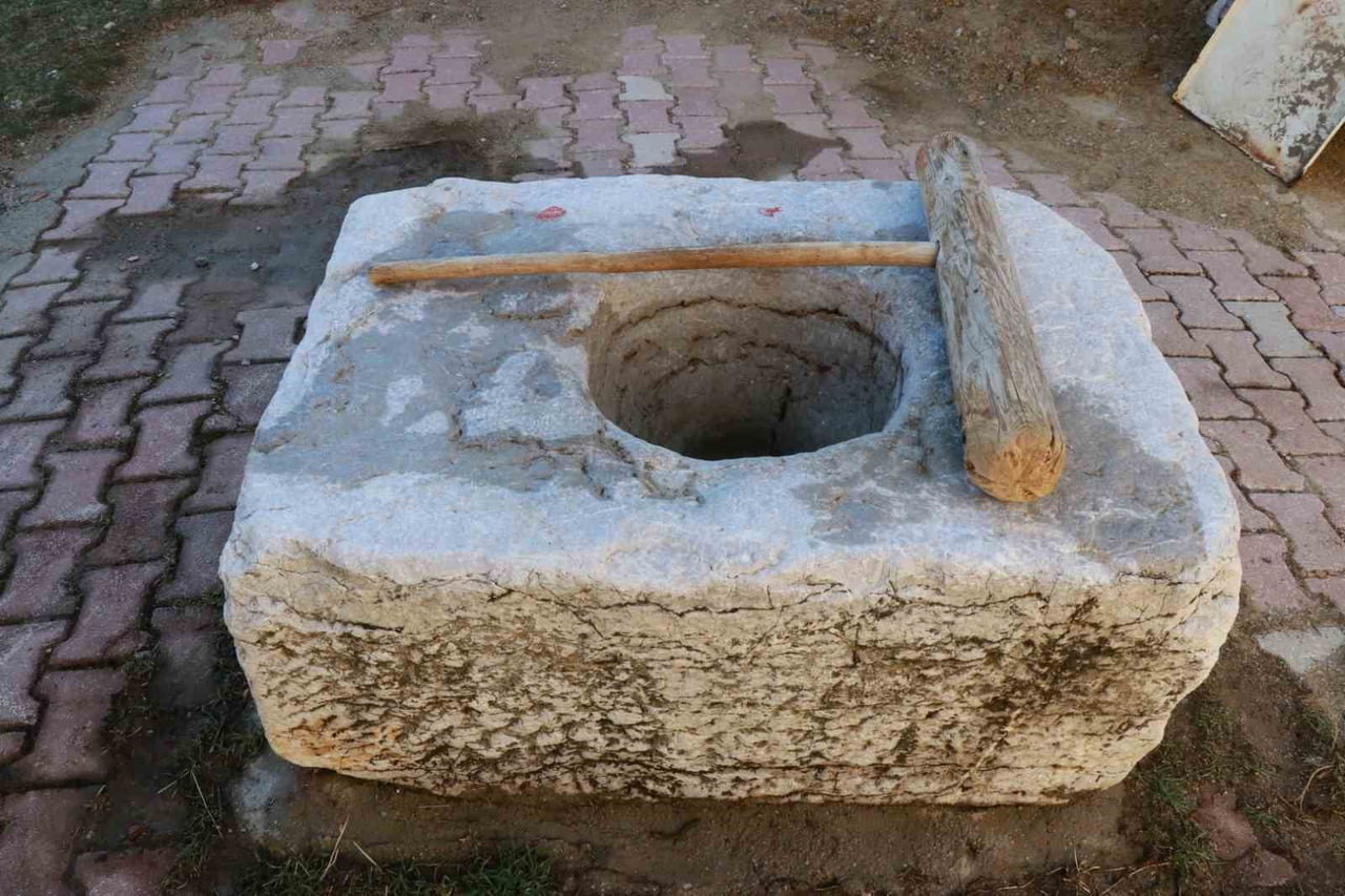 KONYA’NIN HADİM İLÇESİNE BAĞLI GEZLEVİ MAHALLESİ'NDE BULUNAN YAKLAŞIK 300 YILLIK YEKPARE MERMER...