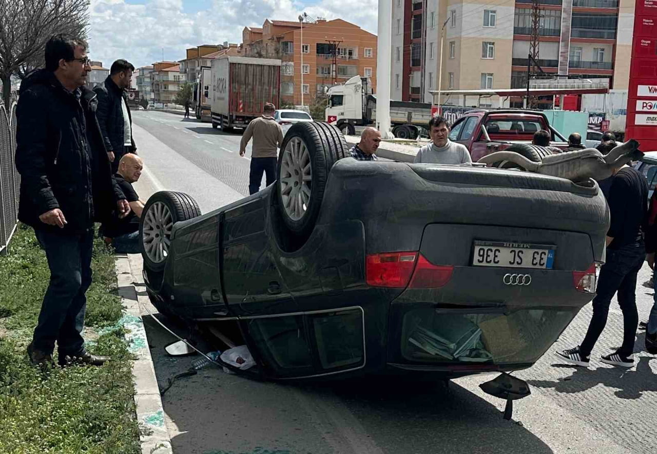 KONYA’NIN KARAPINAR İLÇESİNDE MEYDANA GELEN TRAFİK KAZASINDA 2 KİŞİ YARALANDI.