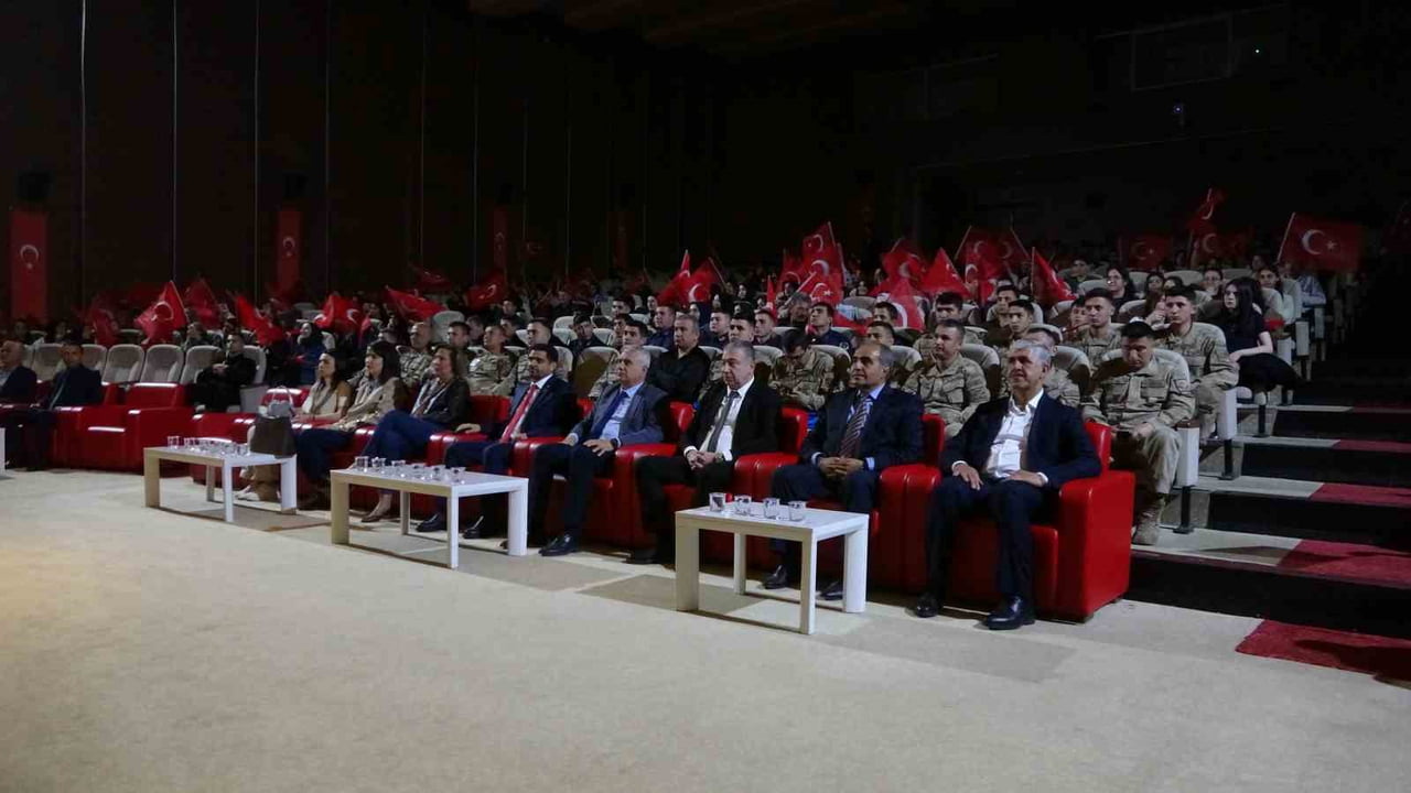 KORO ŞEFLİĞİNİ AHMET KEREM ÇOLAK’IN ÜSTLENDİĞİ KONSERDE, "ADIYAMAN TÜRKÜSÜ" VE "İZMİR MARŞI" BAŞTA...