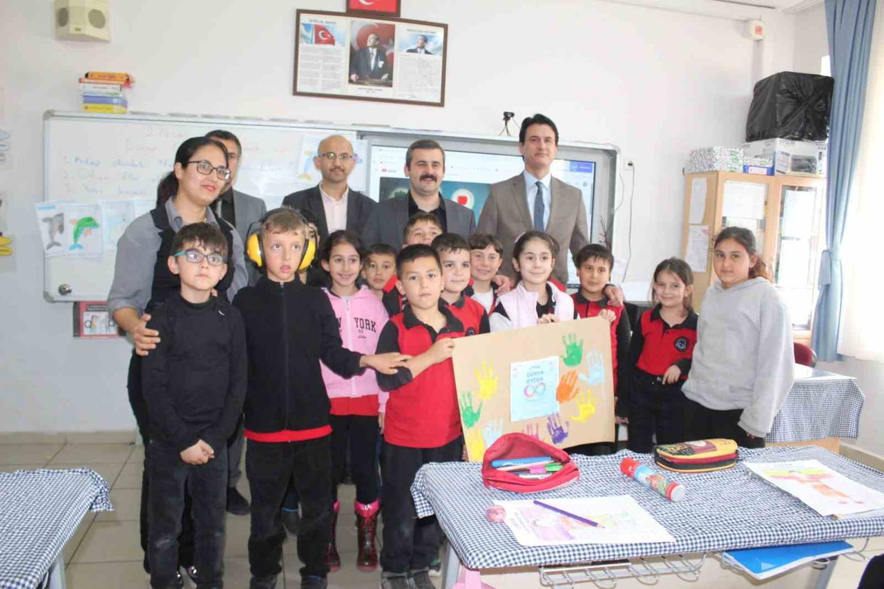 KÖYCEĞİZ KAYMAKAMI KUMCU, ŞEHİT BURAK ERDİ UYSAL ORTAOKULU’NU ZİYARET ETTİ