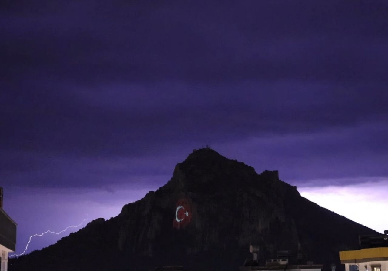 KOZAN KALESİ ŞİMŞEKLER